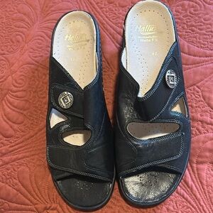 Hallux Sz 41 black leather sandals New